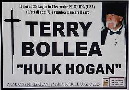 A Torrice manifesti funebri per ricordare Hulk Hogan