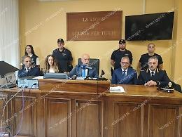 Cellulari e droga in carcere. La Procura smaschera una banda