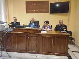 Attentato incendiario ai danni di un negozio. Tre gli arresti