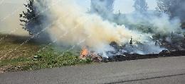 Incendio a Osteria della Fontana. Le fiamme lambiscono uno stabilimento