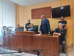 La polizia sequestra droga ed esplosivi. Arrestata una donna