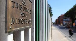 Colpisce e ferisce la figlia di quattro anni con una sedia