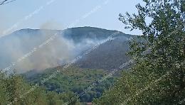 La montagna torna a bruciare