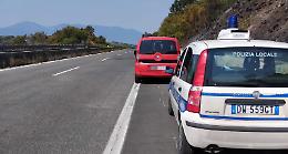 Si ferma sulla corsia di emergenza per filmare l'incendio: multato 