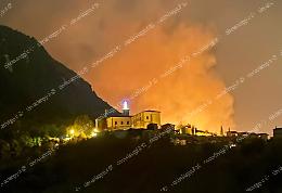 Monte Siserno in fiamme: l'incendio causato da un fulmine