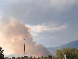 Maxi incendio: operazioni di spegnimento senza sosta