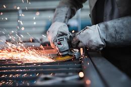 Sotto l’ombrellone il lavoro: le assunzioni ad agosto