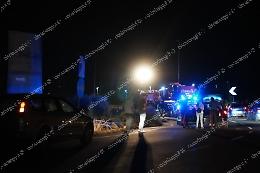 Incidente nella zona industriale. Un'auto ribaltata