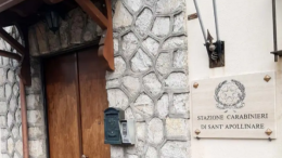 Trovato davanti casa della ex nonostante il divieto di avvicinamento: arrestato