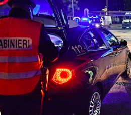 Aggredita dal figlio. Venti giorni di prognosi per i carabinieri intervenuti
