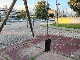 Giochi rotti e degrado da anni. I residenti: «Non è cambiato niente»