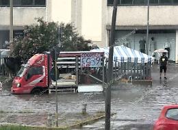 Maltempo, mezzi bloccati e traffico in tilt