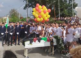 In centinaia per lo straziante addio a Francesco Marrocco