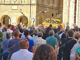 Malore fatale nel suo bar. Commosso addio ad Angela Quattrociocchi
