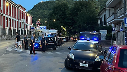 Trovato con nove chili di parmigiano nello zaino. L'insolito furto scoperto durante un'operazione interforze