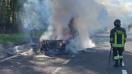 Auto in fiamme. Paura in autostrada