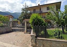 Maltrattava la compagna  e il figlio minorenne: uomo allontanato dalla casa