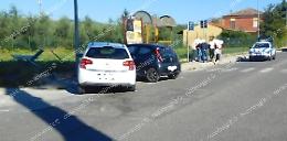 Scontro tra due auto: in due al pronto soccorso
