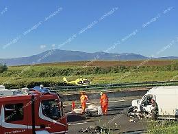 Incidente in A1, coinvolte auto e furgoni: sul posto l'eliambulanza