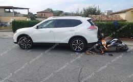 Incidente tra un'auto e uno scooter: un diciottenne in codice rosso