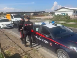 Scippo e inseguimento folle in auto: arrestato un uomo di origini peruviane