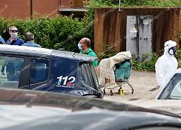 Cadavere abbandonato nel carrello. Nessun colpevole