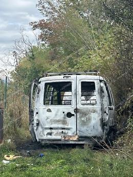 Auto in fiamme nella zona di Collepiscioso: sul posto i vigili del fuoco 