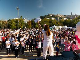 Walk for the cure: una marea rosa per la lotta contro il cancro al seno