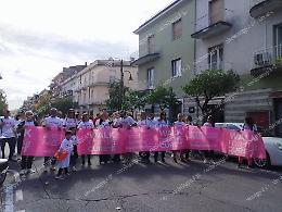 “Walk for the cure". Tutti in rosa contro il tumore al seno 