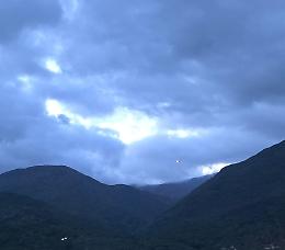 Ferita a una caviglia durante un'escursione in montagna: sul posto la forestale e i vigili del fuoco