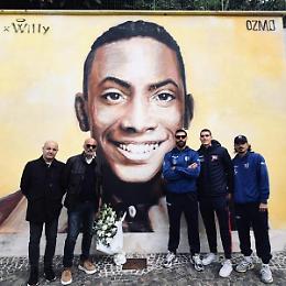 Formia, una delegazione del club fa visita al murales di Willy Monteiro Duarte