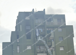 Incendio alle palazzine Ater. Due persone messe in salvo