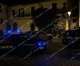Aggredisce i carabinieri durante una sagra. Arrestato
