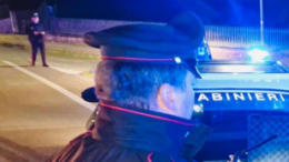 Col volto coperto tentano un colpo in un'abitazione: messi in fuga dai carabinieri 