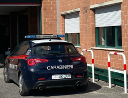 Aggredisce gli operatori sanitari e i carabinieri. Episodio shock alla Asl