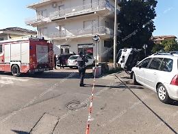 Scontro tra due auto, una si ribalta: feriti due coniugi