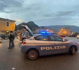 Sorpresi fuori da scuola con la droga. Scatta il Daspo per due minorenni 