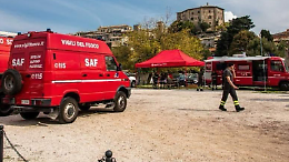 Esercitazione congiunta di vigili del fuoco, protezione civile e croce rossa 