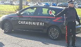 Droga e materiale per il confezionamento in casa: denunciato un ventenne