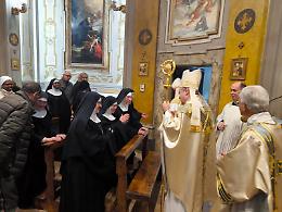 Una vita in convento per portare ovunque la luce della preghiera