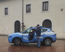 Forzano la porta d'ingresso della villa Comunale per passarvi la notte: fermati due giovani