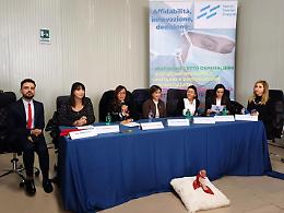 Inaugurato il Giardino delle Panchine Rosse