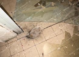 Bomba carta nell'androne di un palazzo. Momenti di pura in viale Tiziano