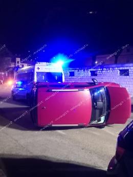 Auto si ribalta in via Marconi. Un ferito 