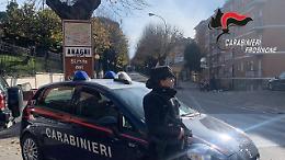 Minaccia e aggredisce la madre per soldi: allontanato