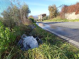 Centralina idrica danneggiata: acqua lungo la provinciale