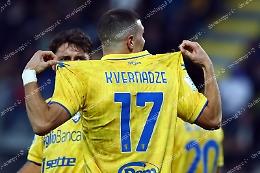 Il Frosinone travolge la Juve Stabia e aggancia il Monza in vetta 
