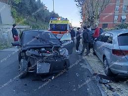Incidente lungo la Circonvallazione nord: distrutta una citycar 