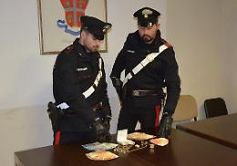 Finti nipoti truffano un'anziana: scattano i domiciliari