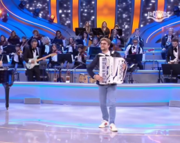 Con la sua fisarmonica conquista &ldquo;La Corrida&rdquo;